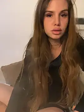 EmiliaCatalina Image 16