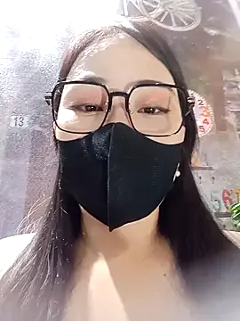 Emily-Nguyen – webcam model profile photo