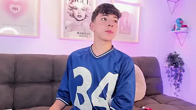 venenaa – webcam model profile photo Image 13