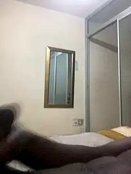 VivienneVale – webcam model profile photo Image 4