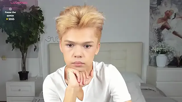 stargroup – webcam model profile photo Image 4