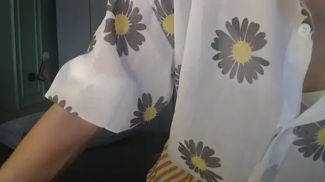 lovehollyann – webcam model profile photo Image 2