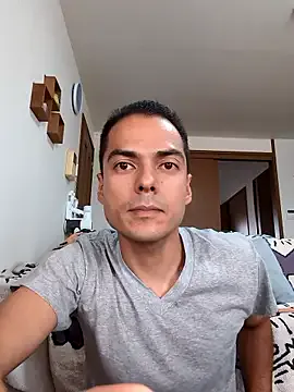 MonserrateGill – webcam model profile photo Image 18