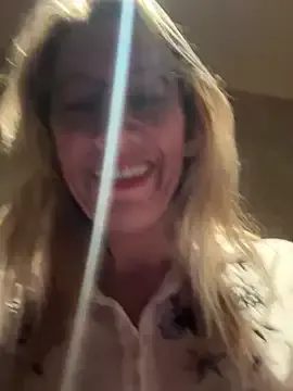 B_H_C – webcam model profile photo Image 7