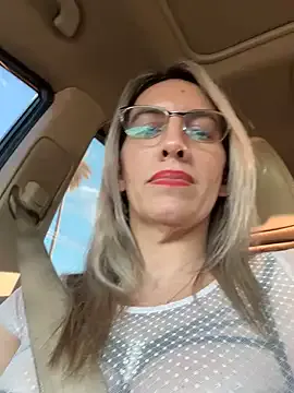 B_H_C – webcam model profile photo Image 9