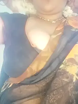 LauraJean – webcam model profile photo Image 7