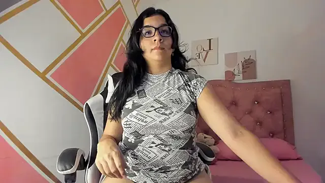 DeliaMarlow – webcam model profile photo Image 8