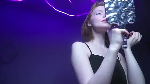 ItsVi – webcam model profile photo Image 18