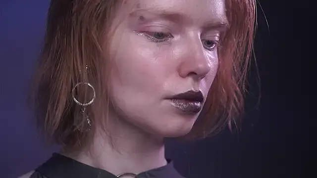 ItsVi – webcam model profile photo Image 4