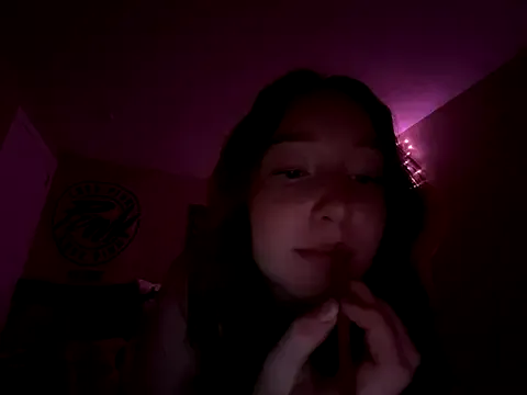 LilyBloom – webcam model profile photo Image 5
