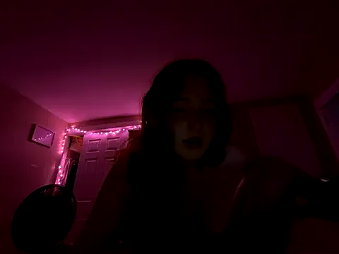 LilyBloom – webcam model profile photo Image 6