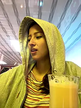 karolineneuer_ – webcam model profile photo Image 5