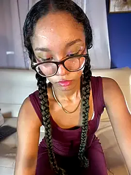 Aylin2025 – webcam model profile photo Image 2