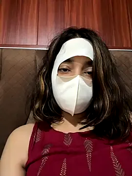 Qamor18 – webcam model profile photo Image 2