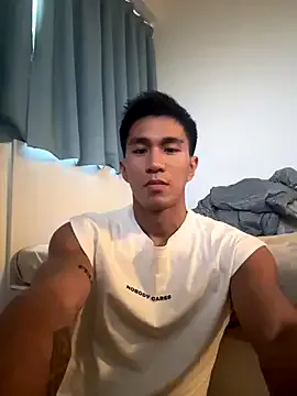 AdelinneMoretti – webcam model profile photo Image 4