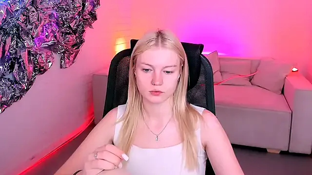 Liyanamee – webcam model profile photo Image 14