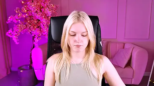 Liyanamee – webcam model profile photo Image 15