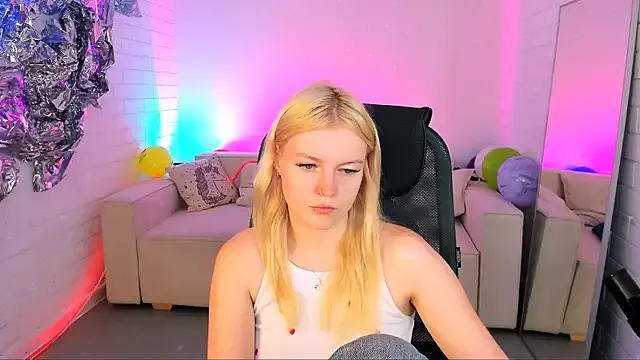 Liyanamee – webcam model profile photo Image 6