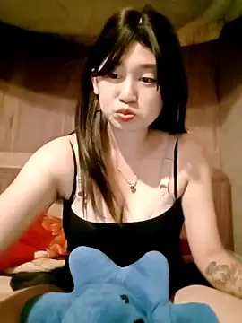 Inkeddpeachh – webcam model profile photo Image 5