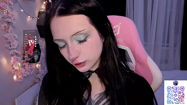 LuxeLou – webcam model profile photo Image 17