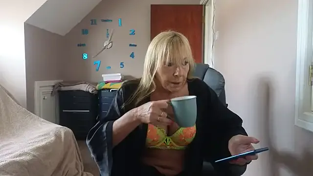 LeaDoyle – webcam model profile photo Image 11