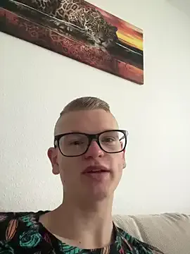 LeahSauvage – webcam model profile photo Image 10