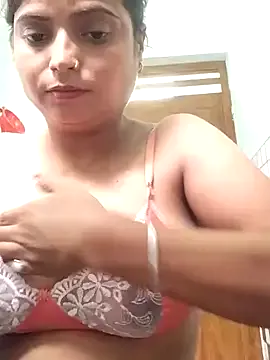 BrandiFire – webcam model profile photo Image 3