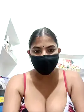 Yaya--728 – webcam model profile photo Image 2