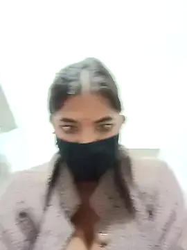 Yaya--728 – webcam model profile photo Image 3