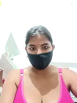 Yaya--728 – webcam model profile photo Image 4