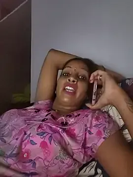 AthenaBellamy – webcam model profile photo Image 2