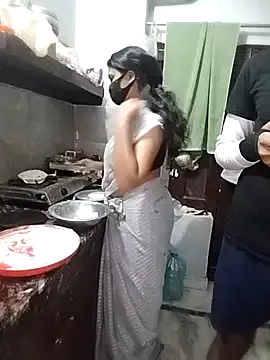 RoseeLuna – webcam model profile photo Image 2