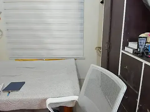 RayleWilliss – webcam model profile photo Image 3