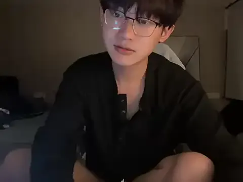 Alirawrz – webcam model profile photo Image 12