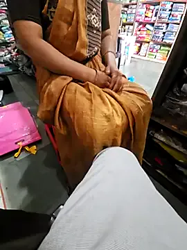 Karlahotsweet – webcam model profile photo Image 3