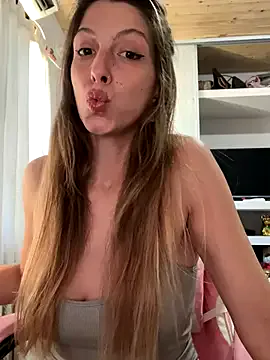 xSANNDRA – webcam model profile photo Image 18