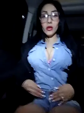 xSANNDRA – webcam model profile photo Image 6