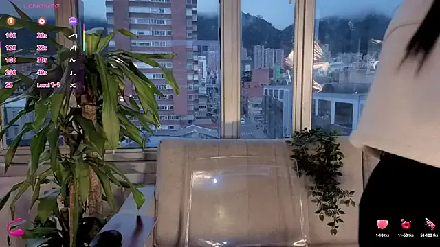 MonserrateGill – webcam model profile photo Image 10