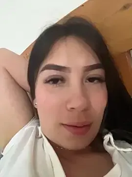 MonserrateGill – webcam model profile photo Image 13