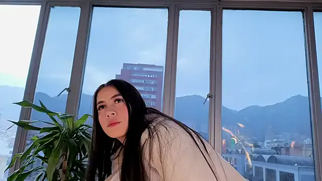 MonserrateGill – webcam model profile photo Image 5