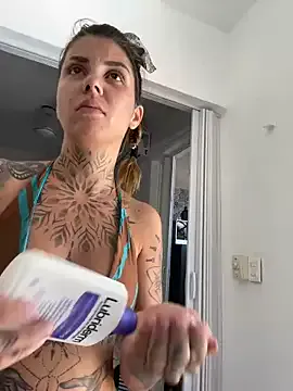 Ladyluvxo – webcam model profile photo Image 12