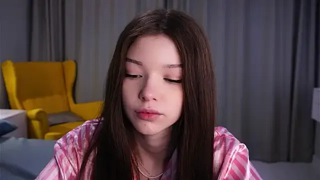 LeyaKan – webcam model profile photo Image 3