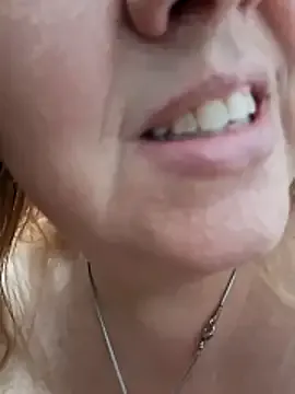 Wildfruit – webcam model profile photo Image 15