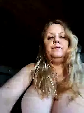 Wildfruit – webcam model profile photo Image 19