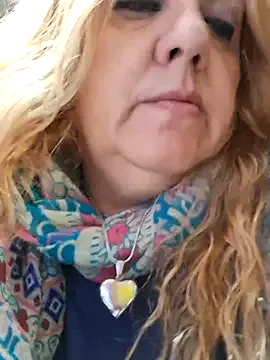 xoAprilJames – webcam model profile photo Image 4