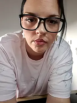 LouannaHart – webcam model profile photo Image 11