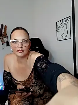 LouannaHart – webcam model profile photo Image 13