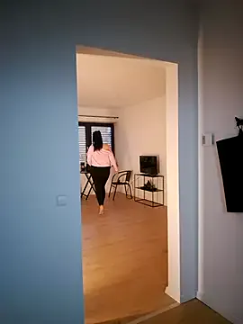 LouannaHart – webcam model profile photo Image 2