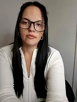 LouannaHart – webcam model profile photo Image 6