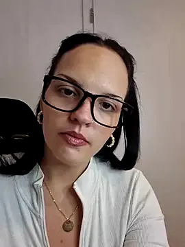 LouannaHart – webcam model profile photo Image 7